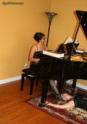 Royal Mistress offers a free xxx photo gallery with juicy young girl in femdom fantasy